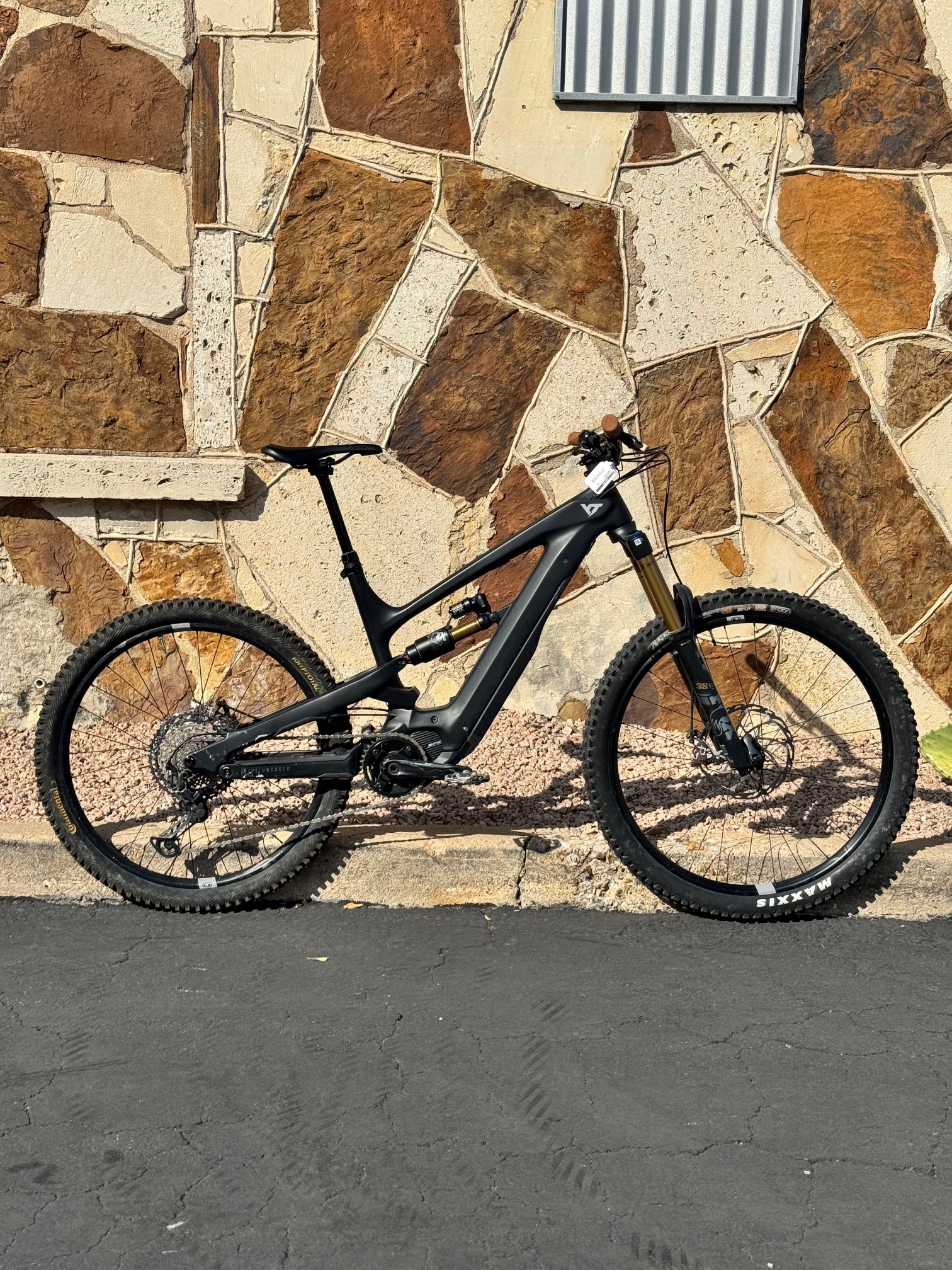 YT DECOY CORE 5  PRE-OWNED