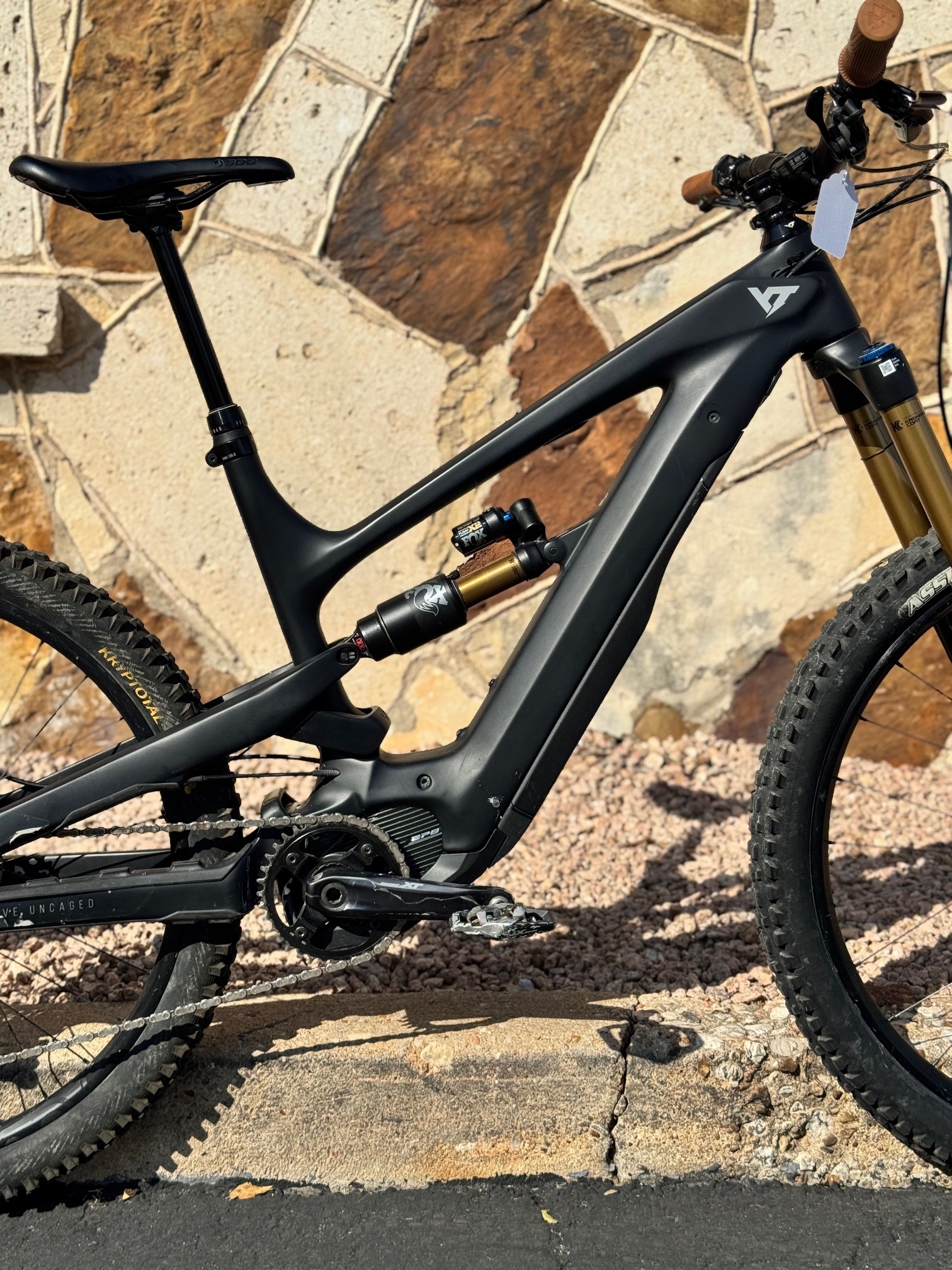 YT DECOY CORE 5  PRE-OWNED