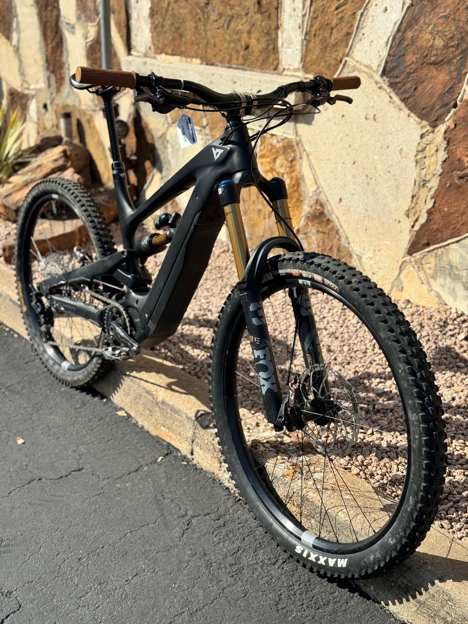 YT DECOY CORE 5  PRE-OWNED