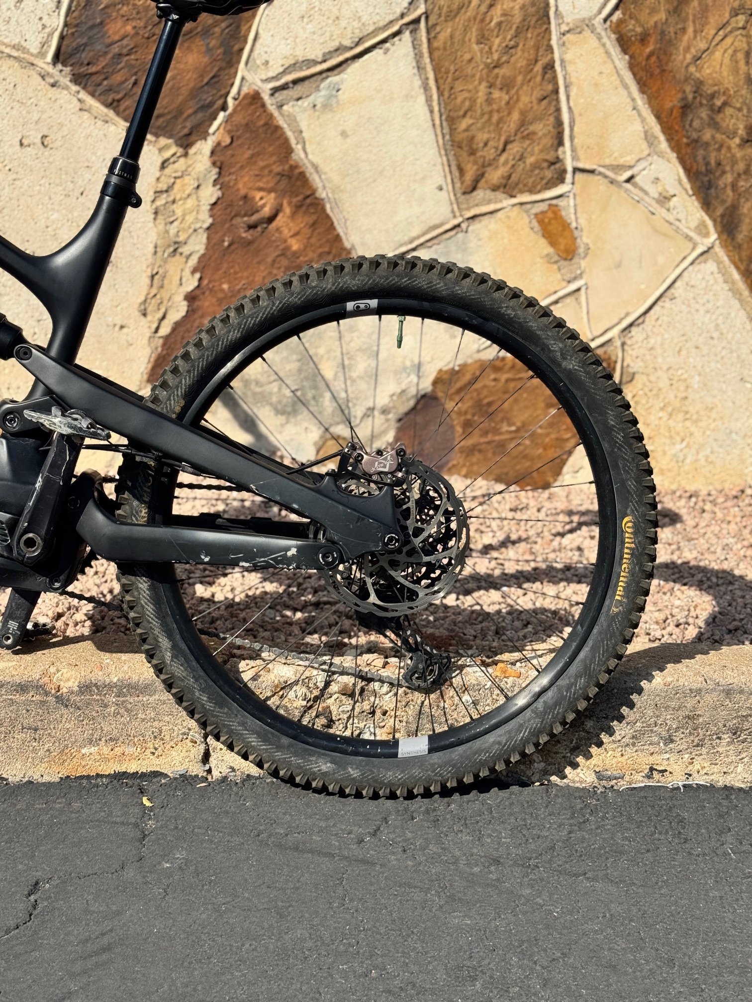 YT DECOY CORE 5  PRE-OWNED