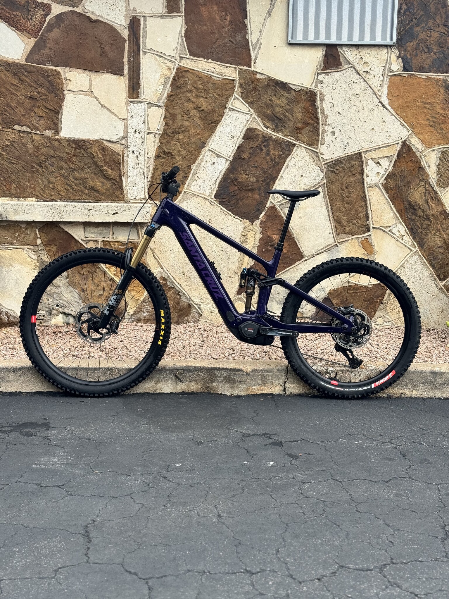 Santa Cruz Vala C Gloss Deep Purple Di2 XT Demo