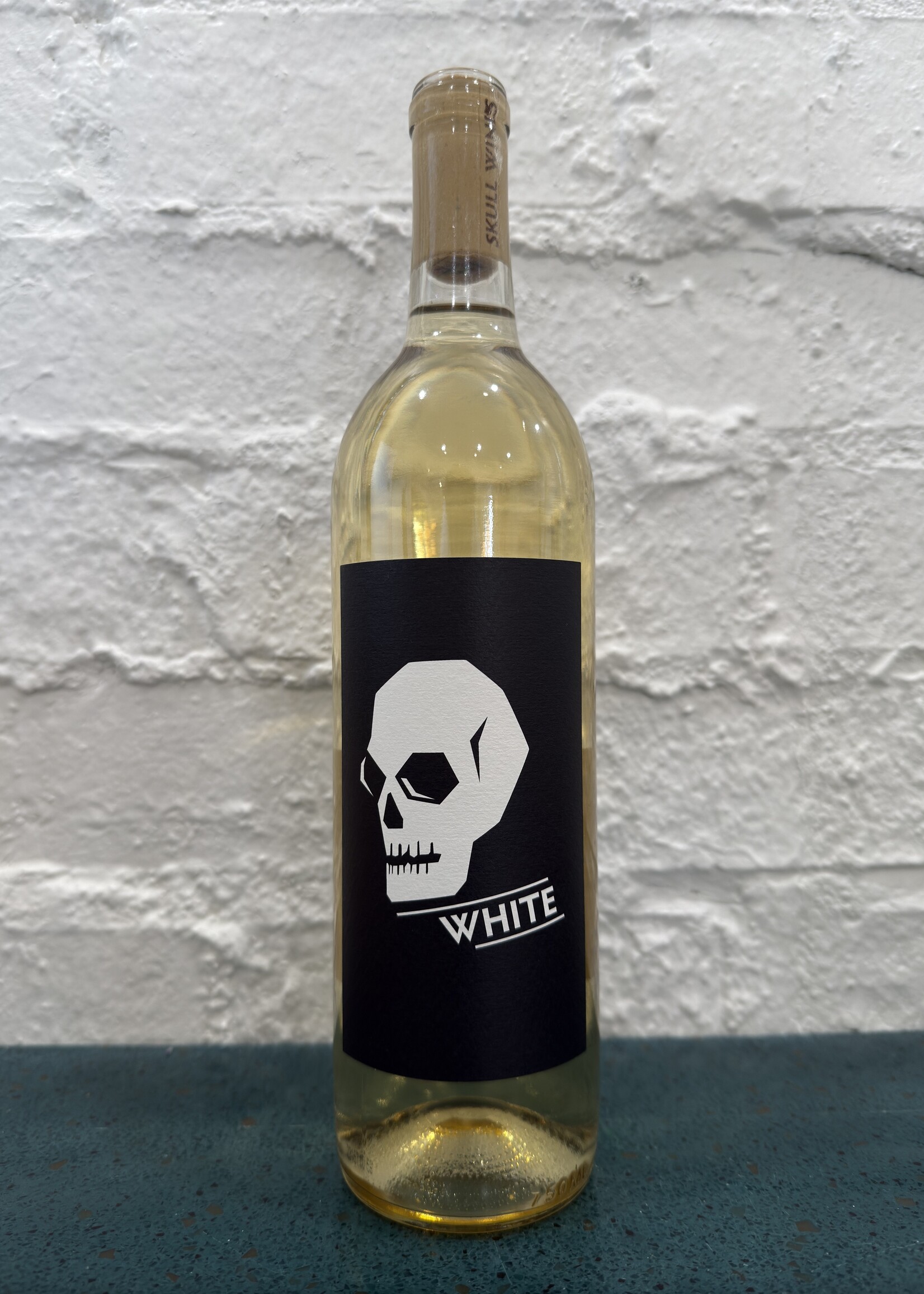 Monte Rio Skull Wines 'Skull White'