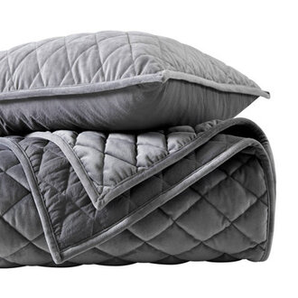 Vera Wang Diamond Velvet Quilt Set