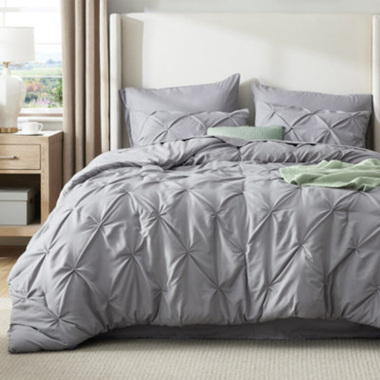 Bedsure GentleSoft Pintuck Pinch Pleat Bed-in-a-Bag Set of 5 or 7 89GSM