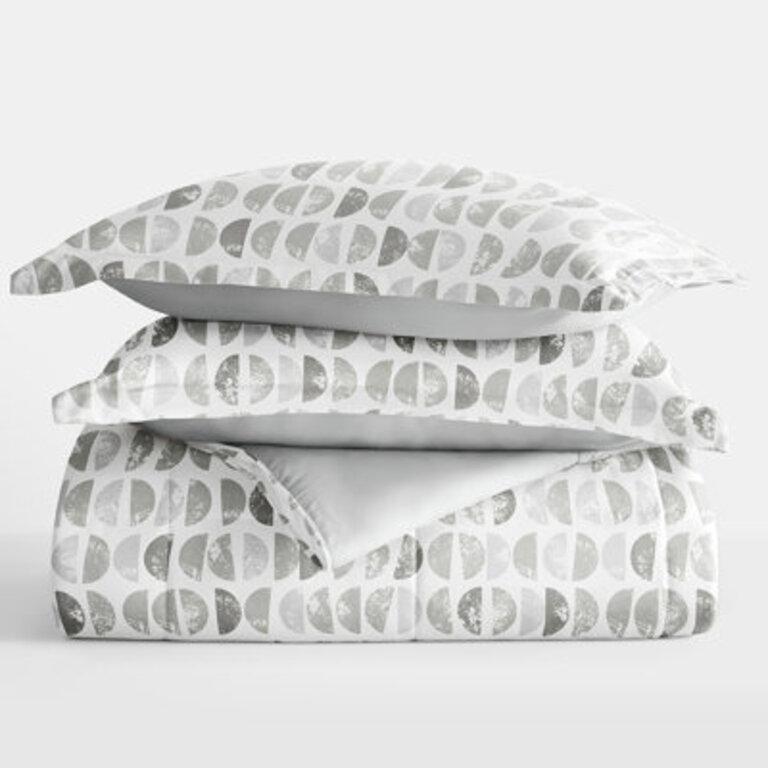 Down Alternative Moonlight Stars Reversible Comforter Set Size: Queen Comforter + 2 Pillow Shams