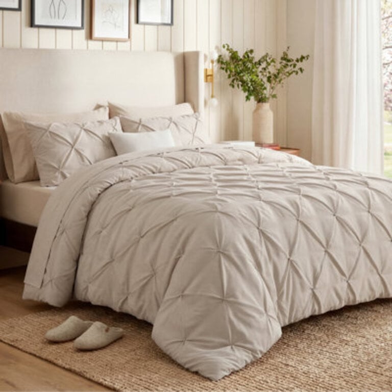 Best Seller Bedsure Pintuck Bed-in-a-Bag Set  Pinch Pleat Comforter with Sheets Pillowcases  Shams