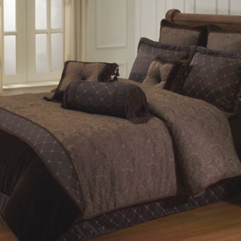 Buta Comforter Set