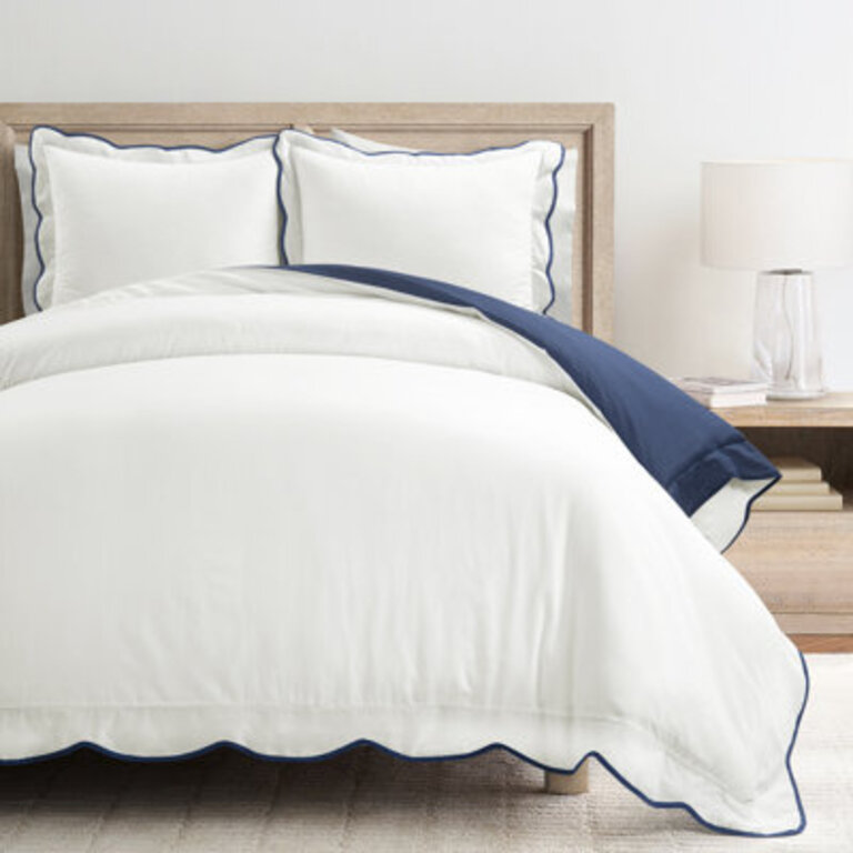 Coastal Chic Scallop Edge Duvet Gray/White 3 Peice Set King Size: Queen Duvet Cover, Color: Navy