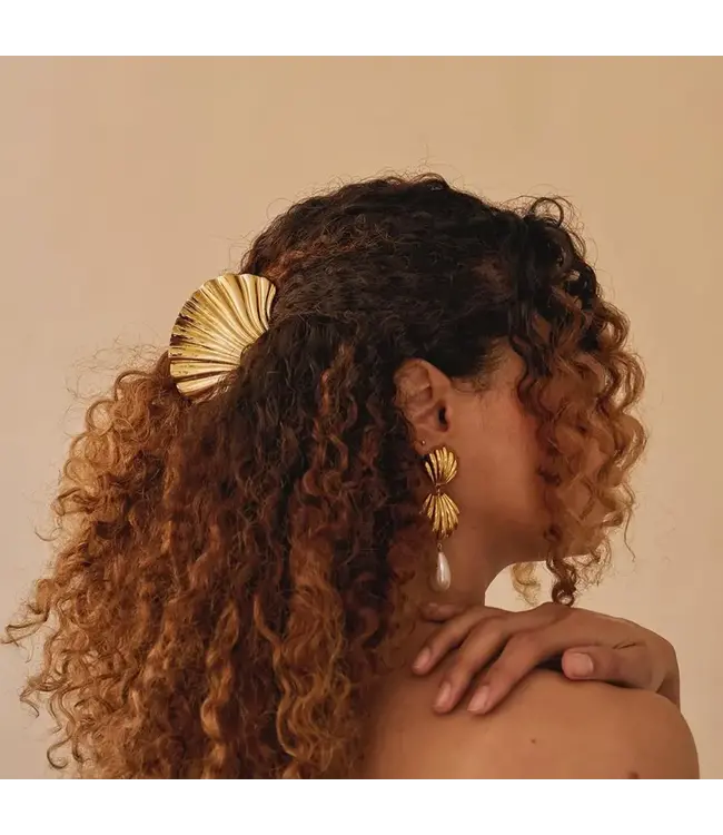 Shell shaped metal claw clip- Gold, medium