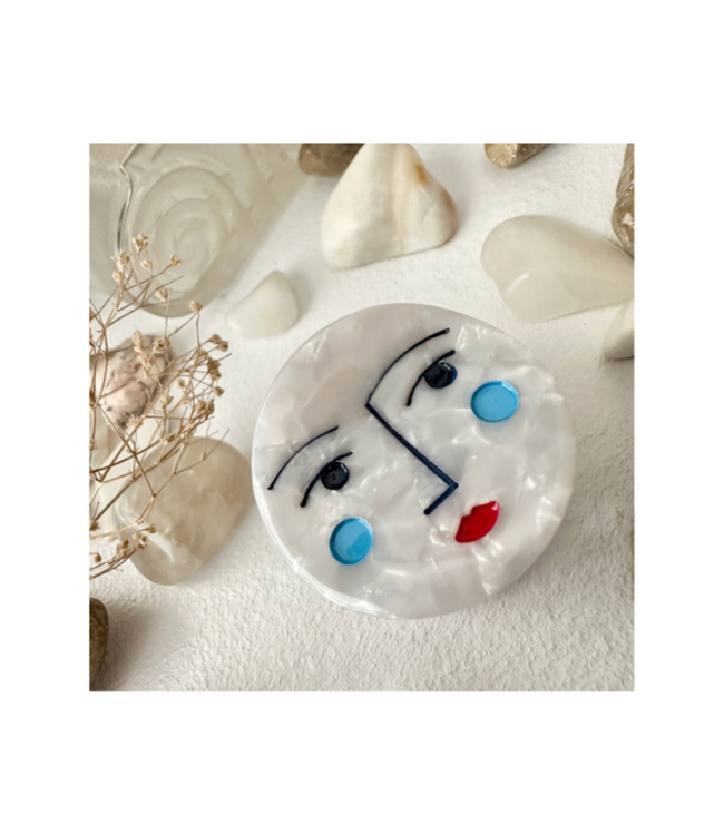 Feminine Face Moon Hair Claw