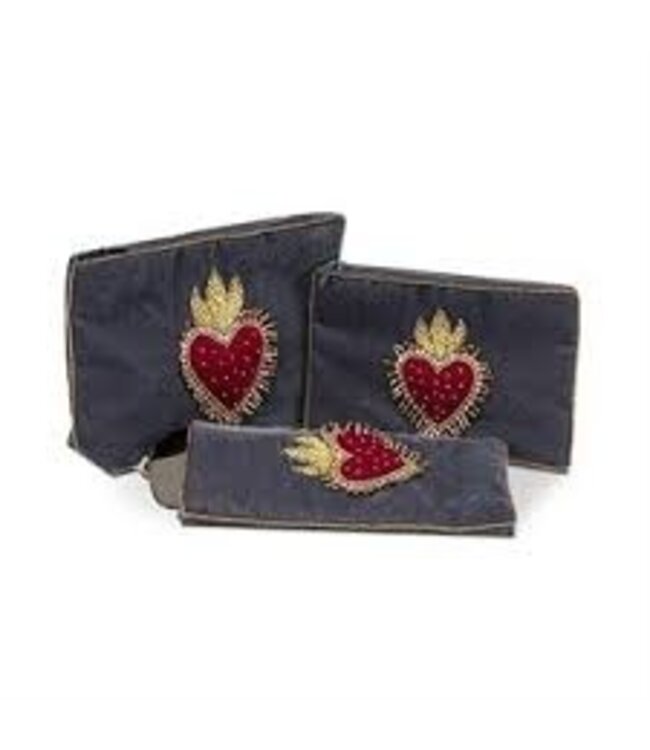 Sm Velvet Pouch w/3D Heart