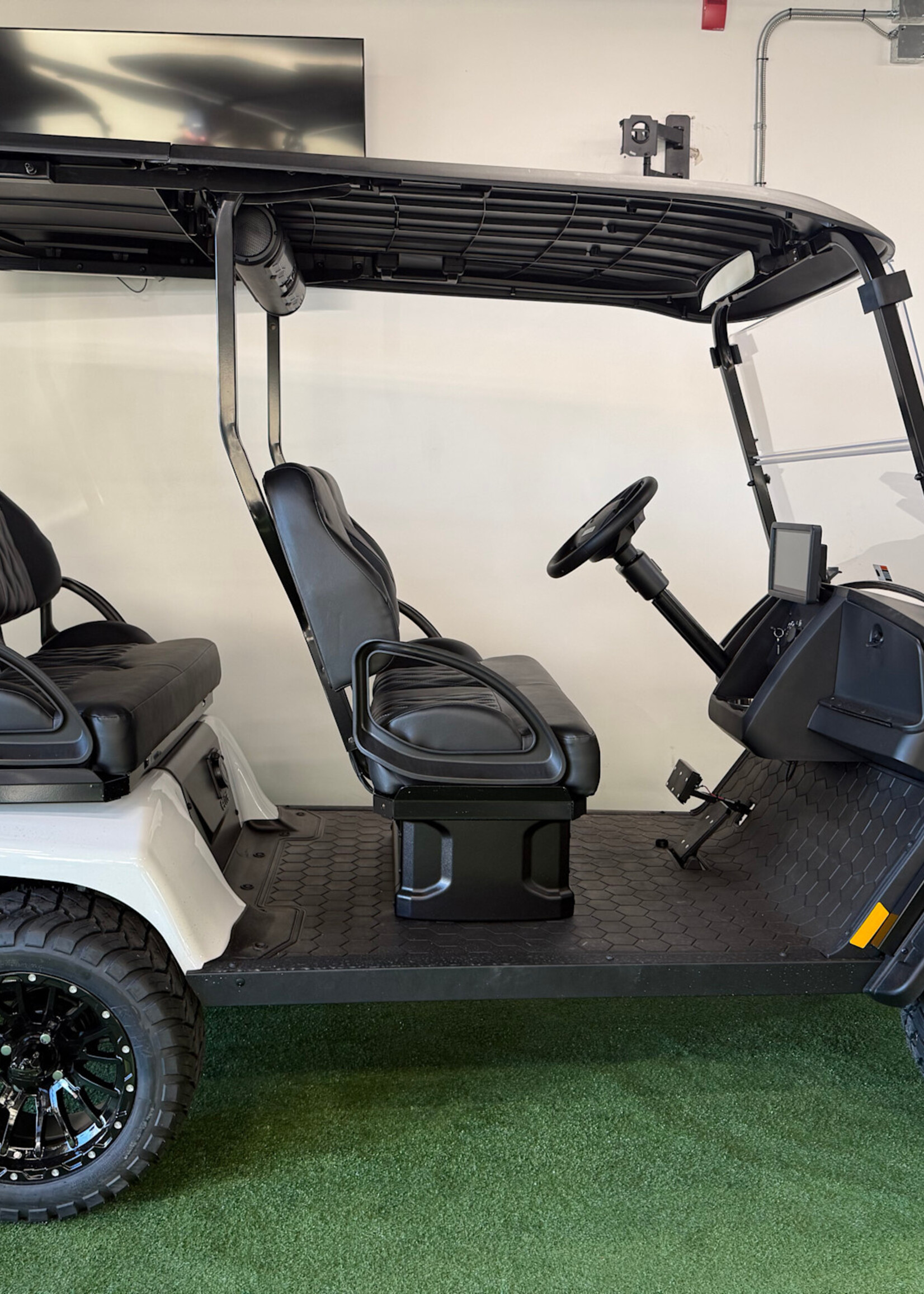 EZGO 2026 EZGO Liberty Lithium White 3671141