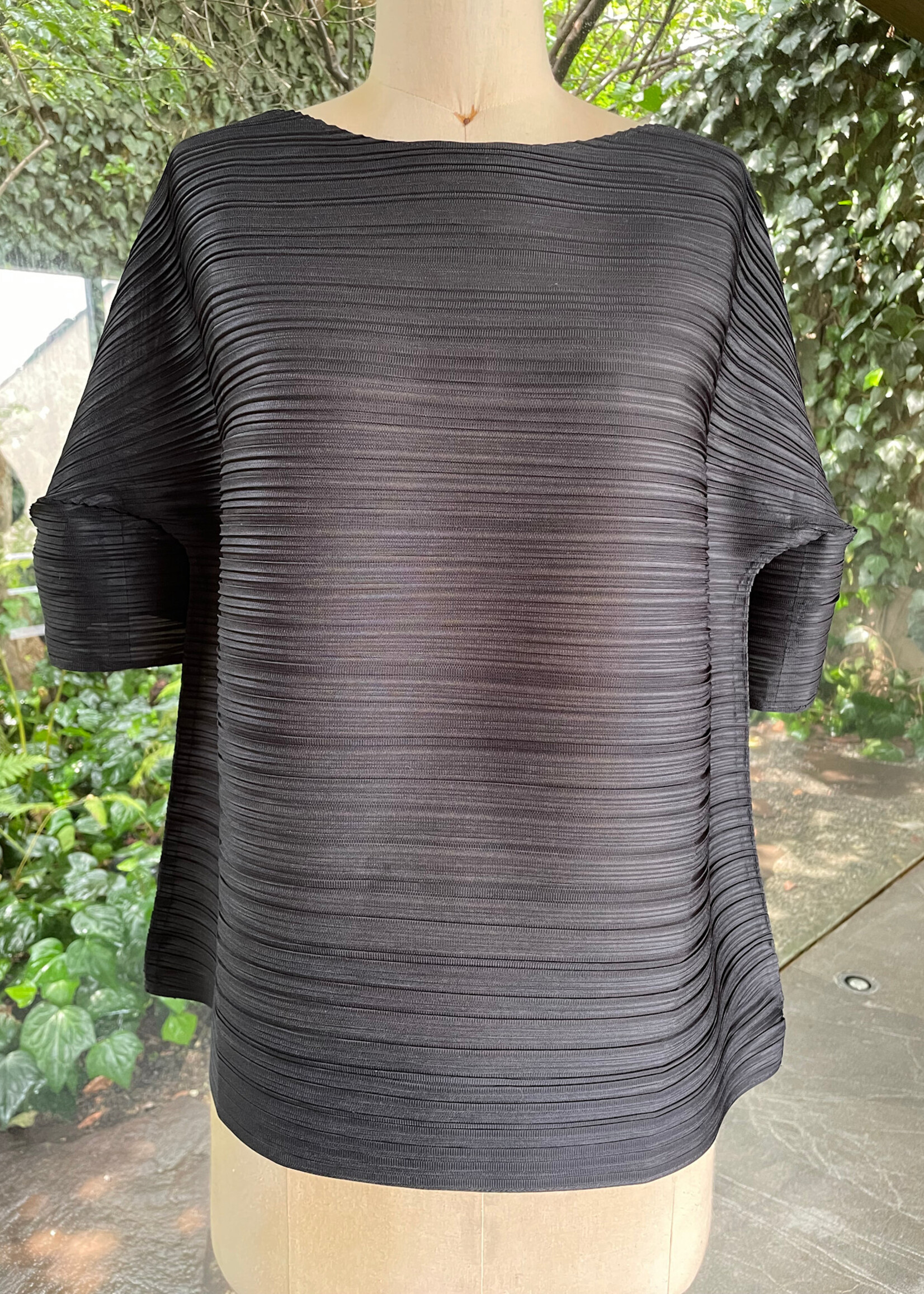 MEIM MEIM BLUSA NEGRA VOLADA