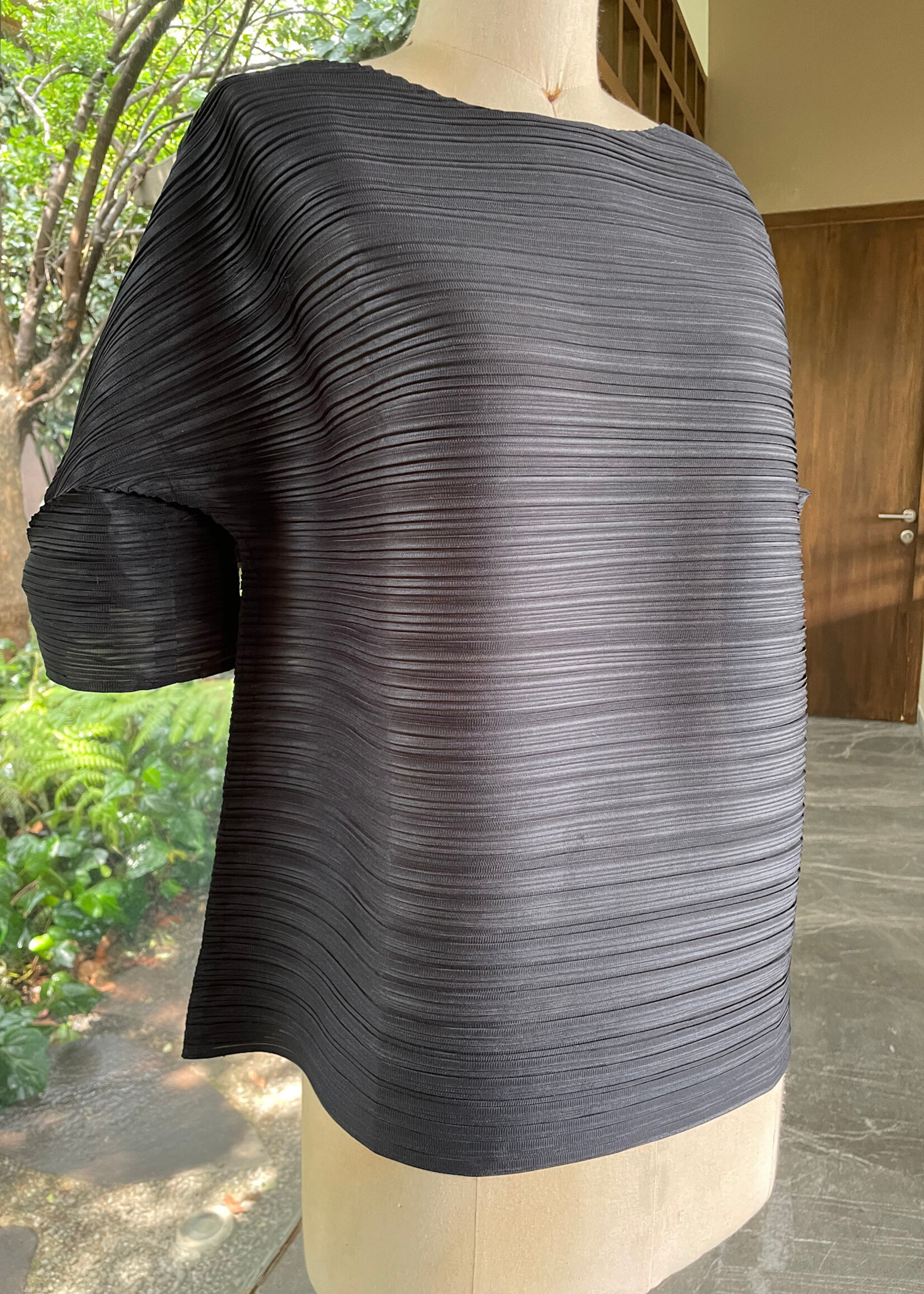 MEIM MEIM BLUSA NEGRA VOLADA