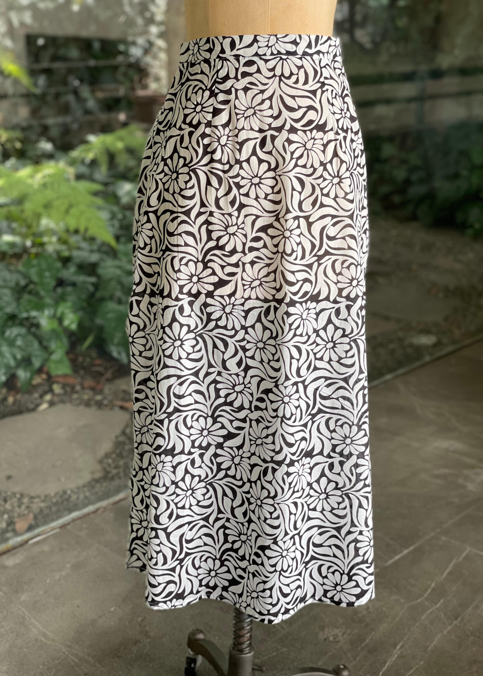 CAS CAS FALDA BLANCO Y NEGRO