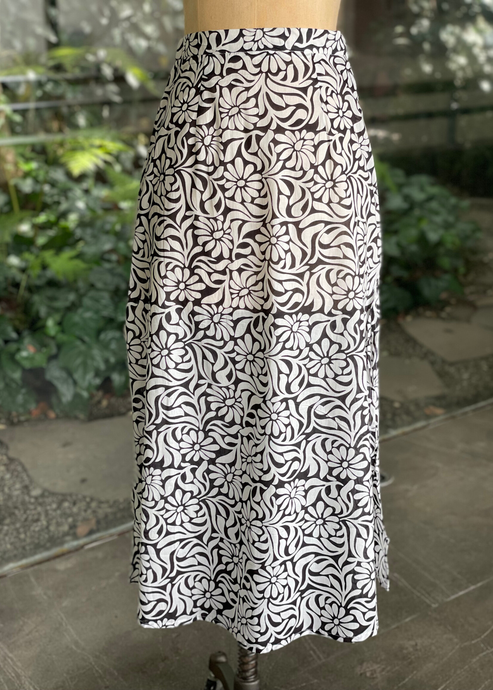 CAS CAS FALDA BLANCO Y NEGRO