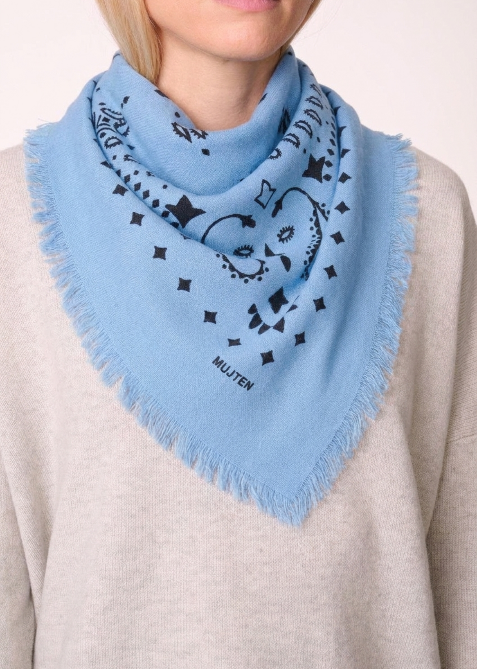 KUJ KUJ BANDANA HACHIKO