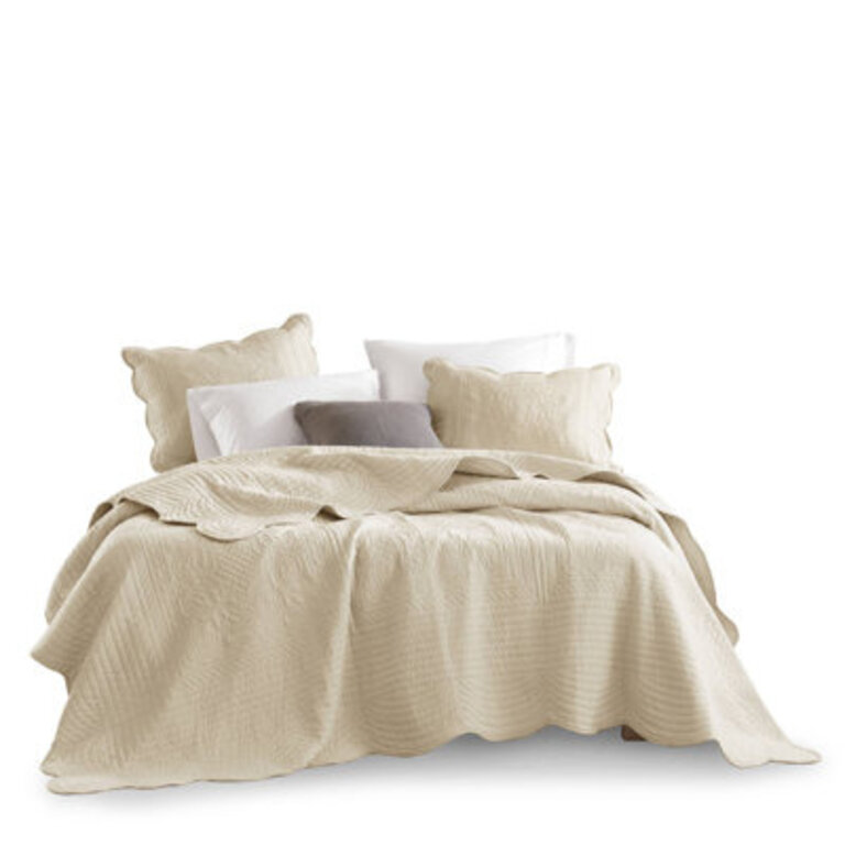 Tuscany Scalloped Edge Quilt Set