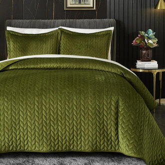 Velvet Quilt Set with 2  Pillow Shams