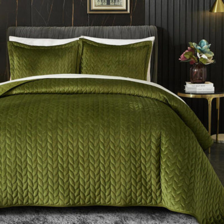 Velvet Quilt Set with 2  Pillow Shams
