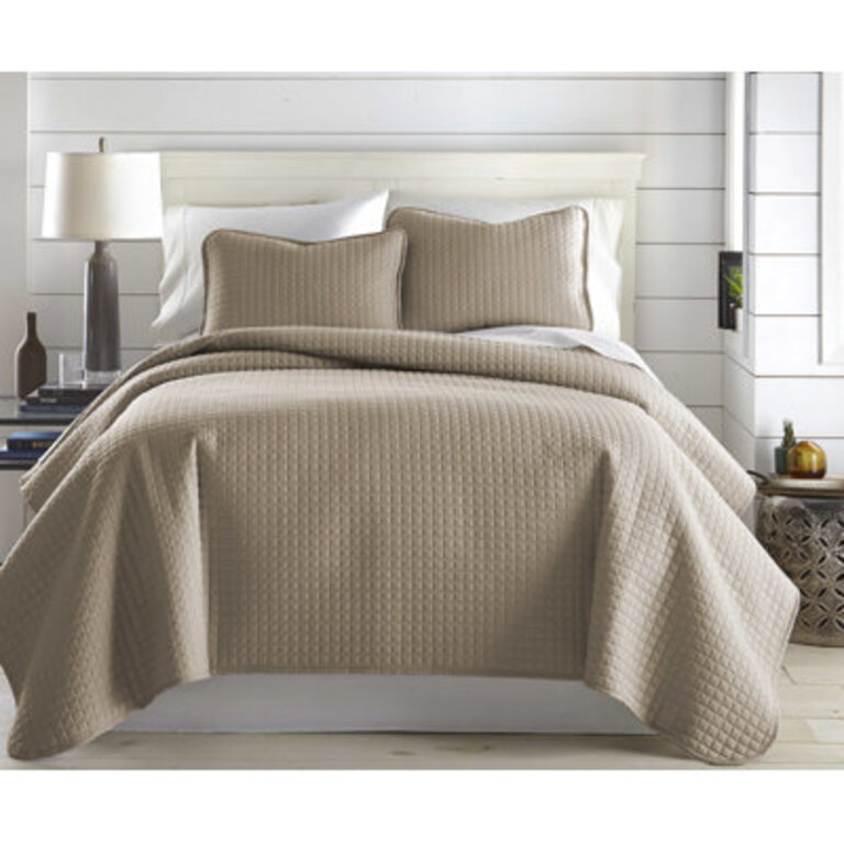 Vilano Springs ® Oversized, light-weight Hotel Quality Quilt Set with matching shams king