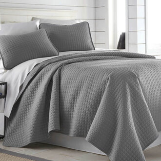 Vilano Springs  Oversized light-weight Hotel Quality Quilt Set with matching shams