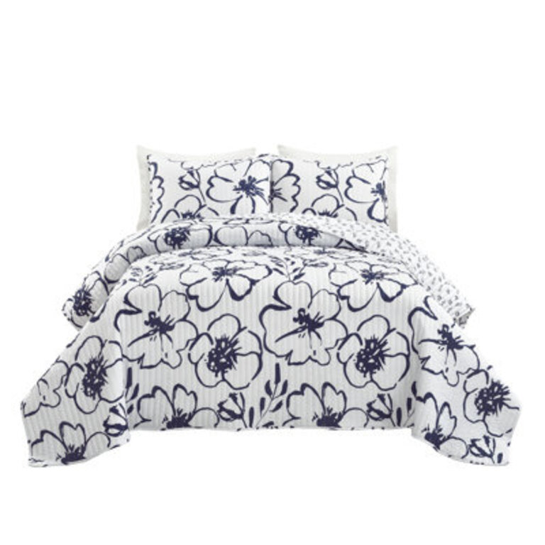 Scandinavian Reversible Floral Quilt Set