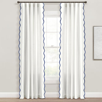 Yolonda Curtain