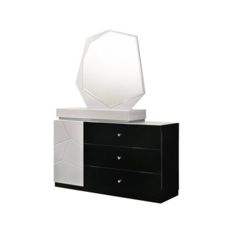 Mcguinness 535 W 3 - Drawer Dresser