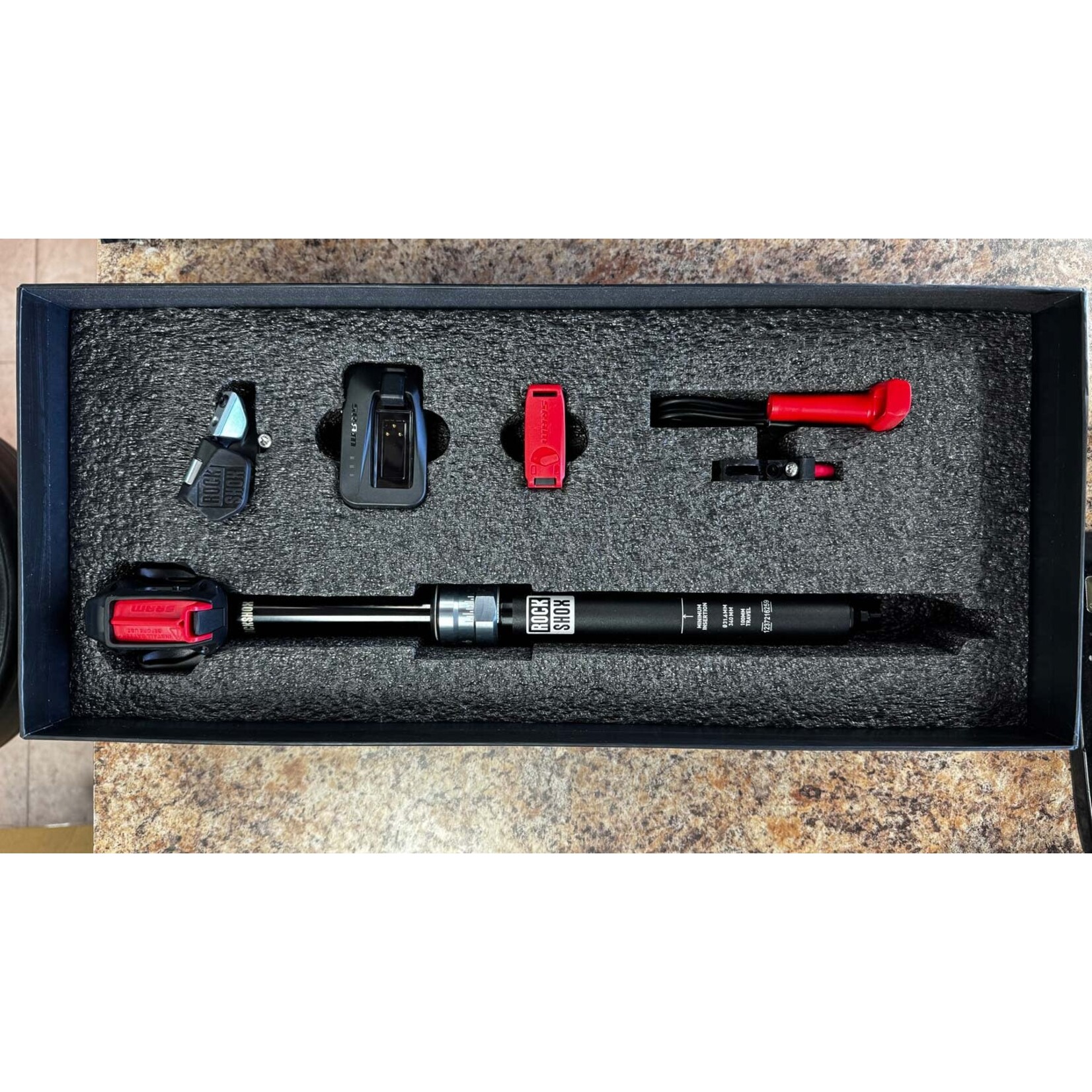 ROCKSHOX RockShox Reverb AXS Dropper Seatpost - 31.6mm, 100mm, w AXS Remote,