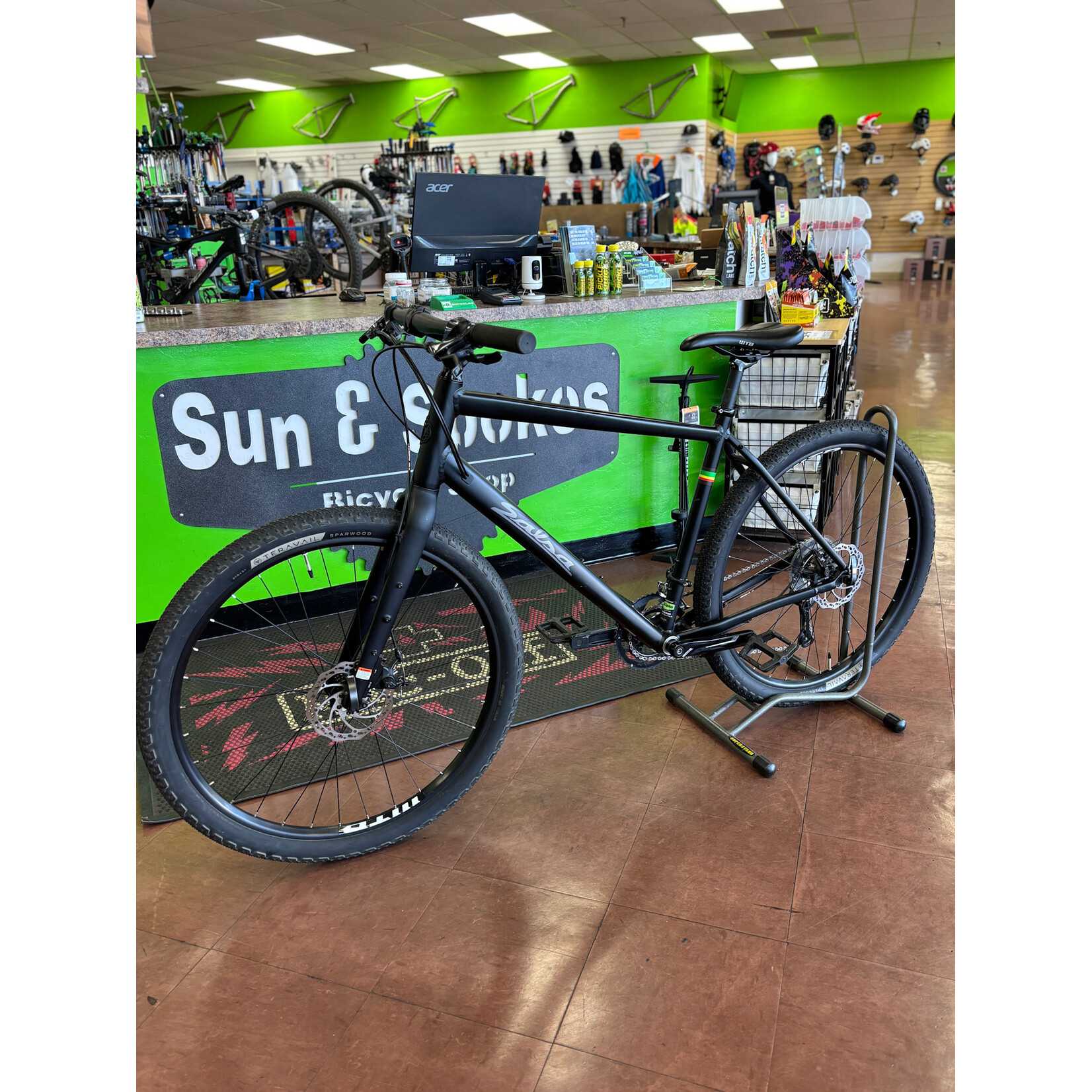 Salsa Salsa Journeyer Flat Bar All Road/Gravel Bike, Large