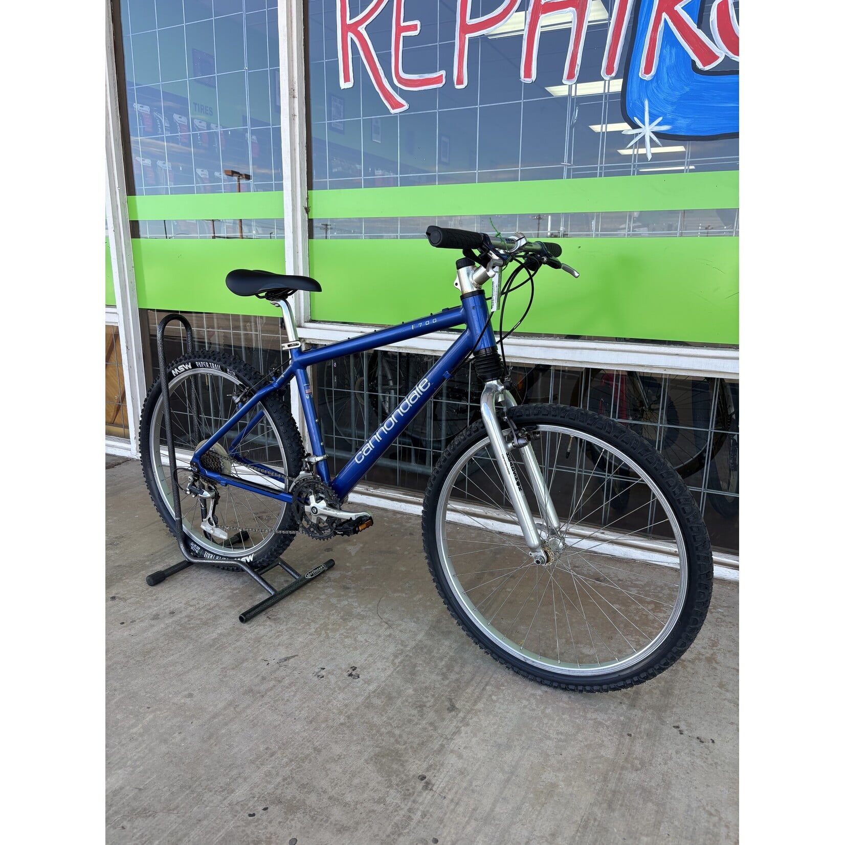 Cannondale Cannondale F700 Hardtail Mountain Bike, Blue, Medium