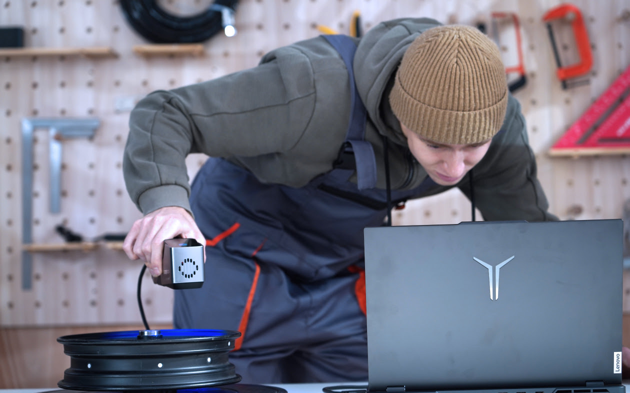 Man looking at a laptop while scanning a wheel with the 3DeVOK MT