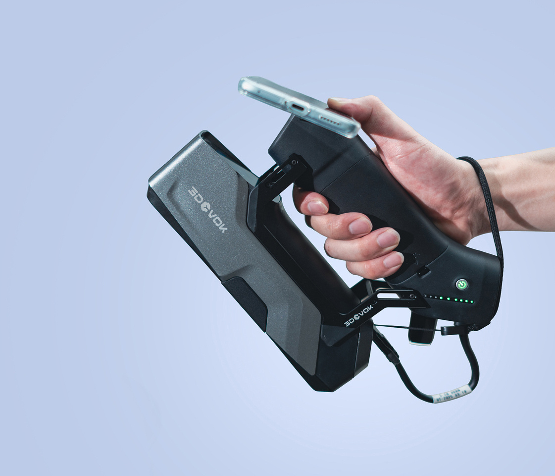Hand holding the 3DeVOK MT with the wireless handle.