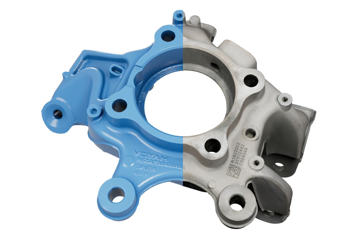 Split view of a 3D scanned car steering knuckle, left without and right with texture.