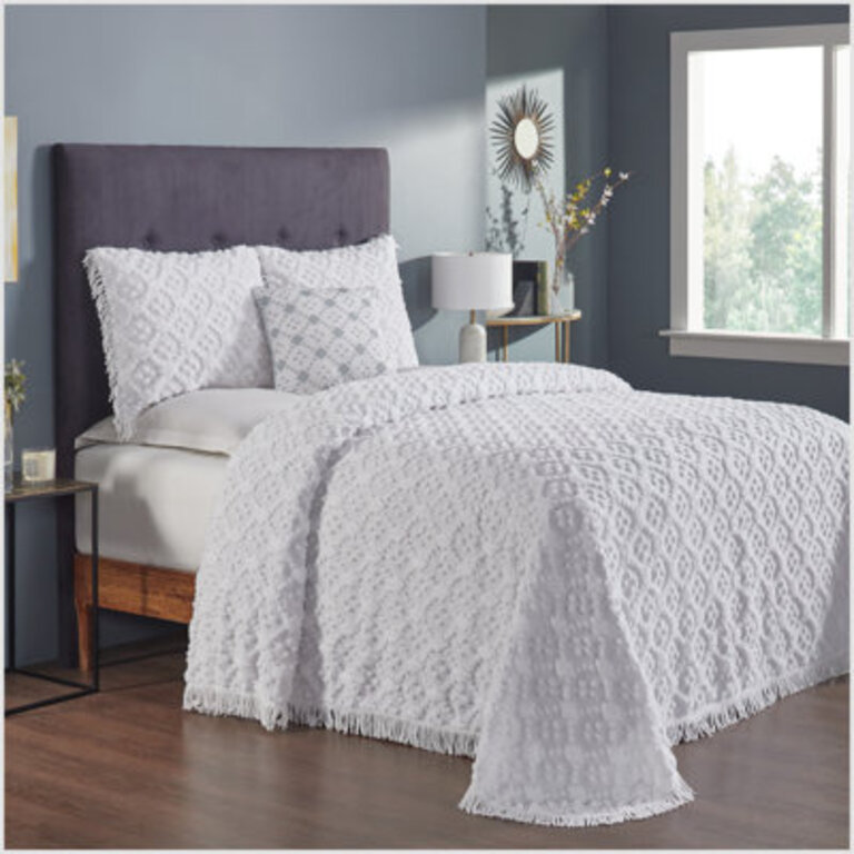 Charleston Collection 100 Cotton Bedding sets Machine Washable Soft and Breathable 4-piece Chenille Bedspread  Sham with Geometric Embroidery All season