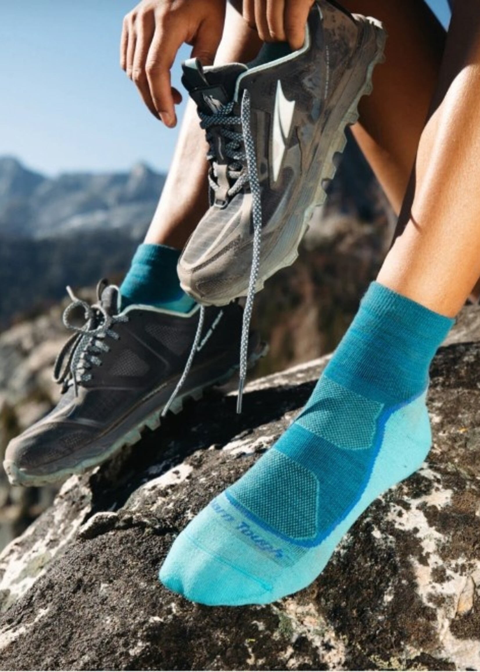 Darn Tough Women's Light Hiker Quarter Lightweight Hiking Socks (1987)