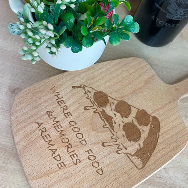 Bamboo cutting board with an engraved design of a slice of pizza