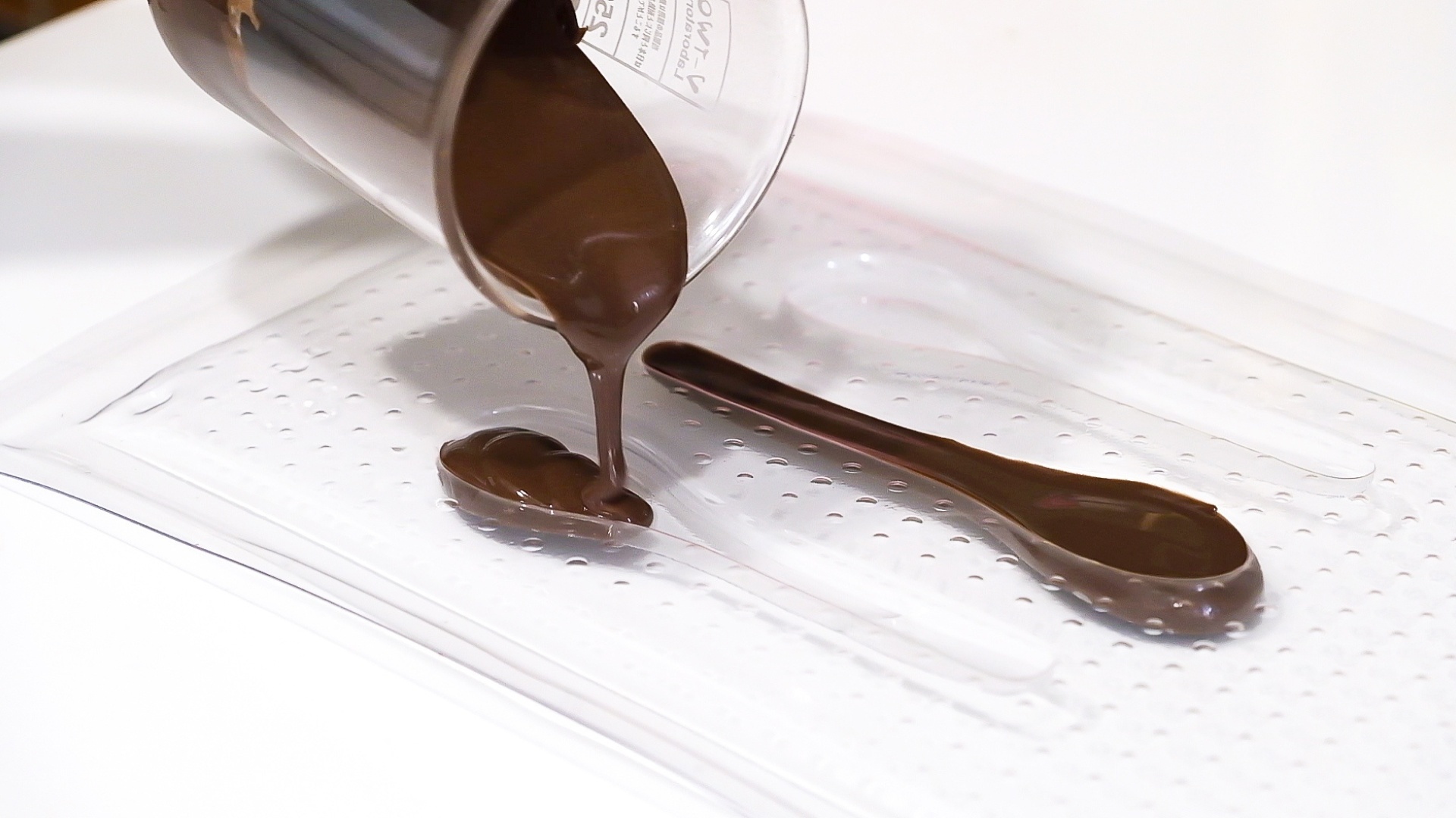 How to make chocolate molds: mold types, tips & more
